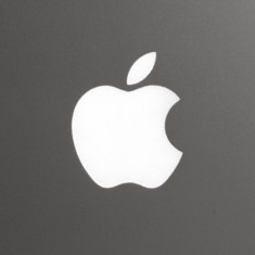 Apple wyjaśnia błąd przywracający stare zdjęcia iOS 17.5