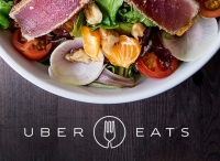 Uber Eats eksperymentuje ze zmienną wysokością kosztu dostawy