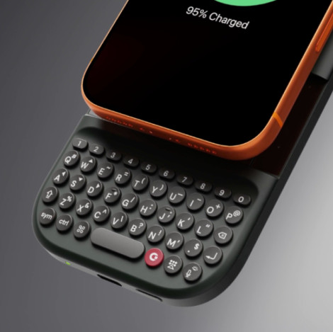 Clicks Power, czyli klawiatura rodem z BlackBerry doczepiana magnesem