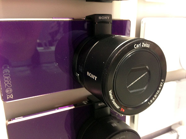 CyberShotQX10 04