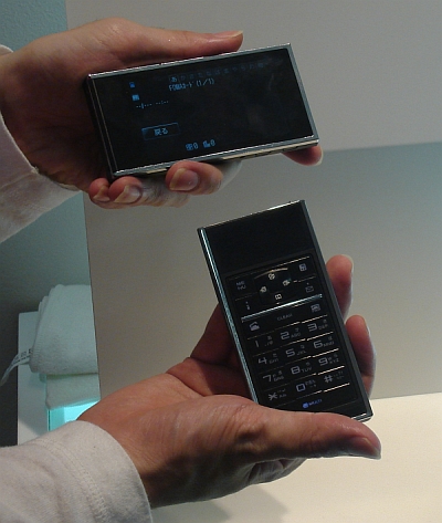 ntt docomo mwc 04