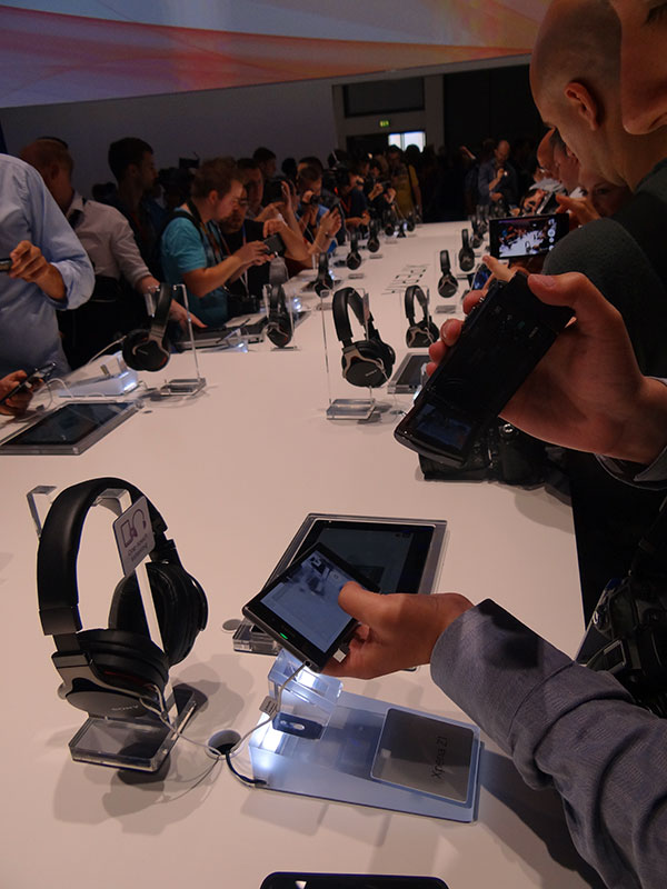 xperiaz1hands10