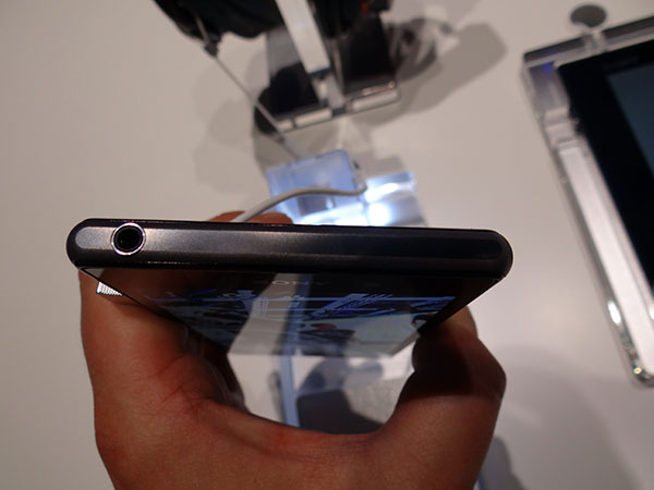 xperiaz1hands12