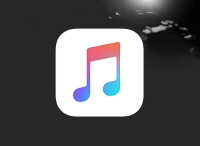 Apple Music z ciemnym motywem i zsynchronizowanymi tekstami piosenek
